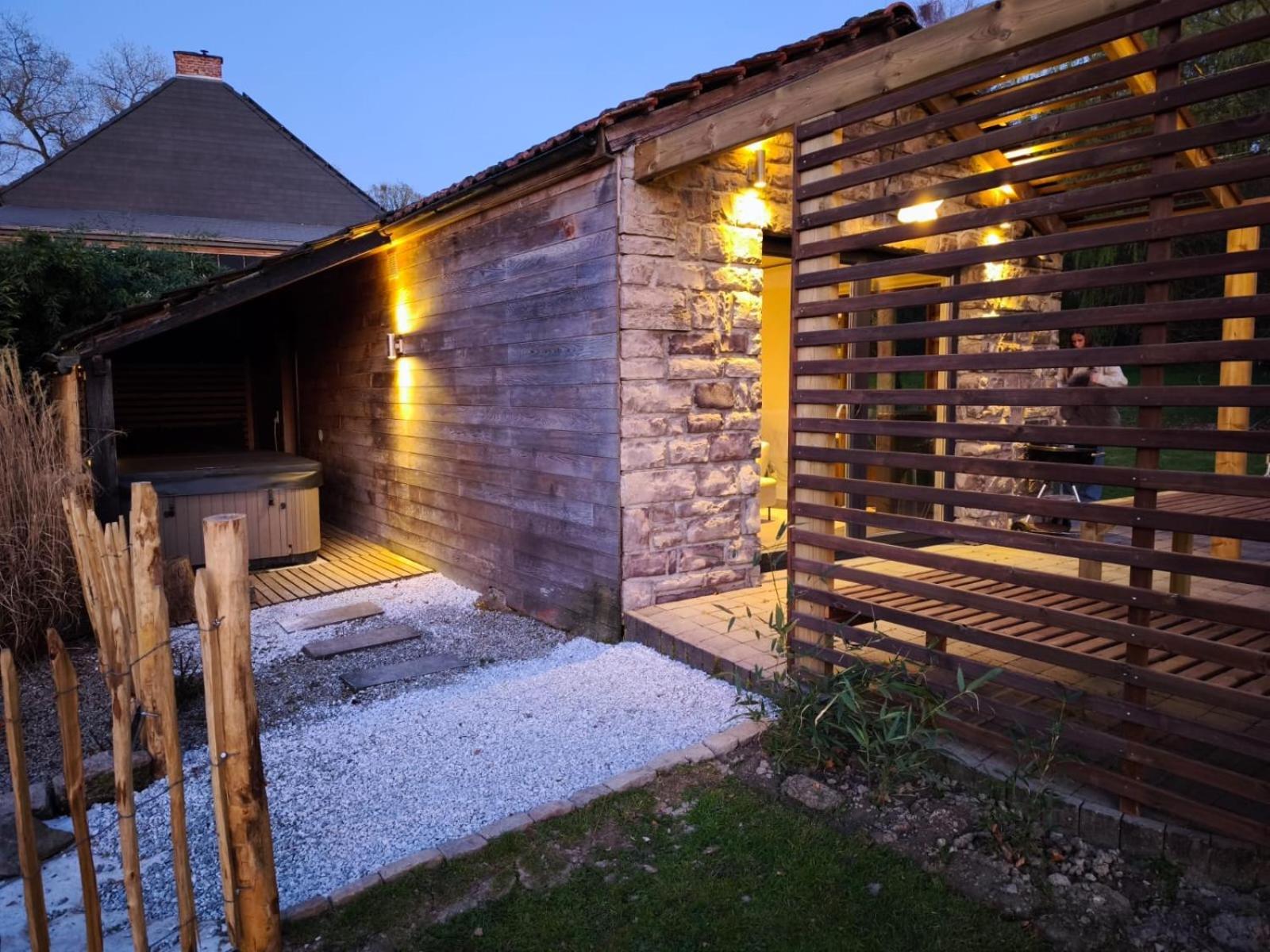 Out & Lodge Les Spirous Les Geronsarts Екстер'єр фото